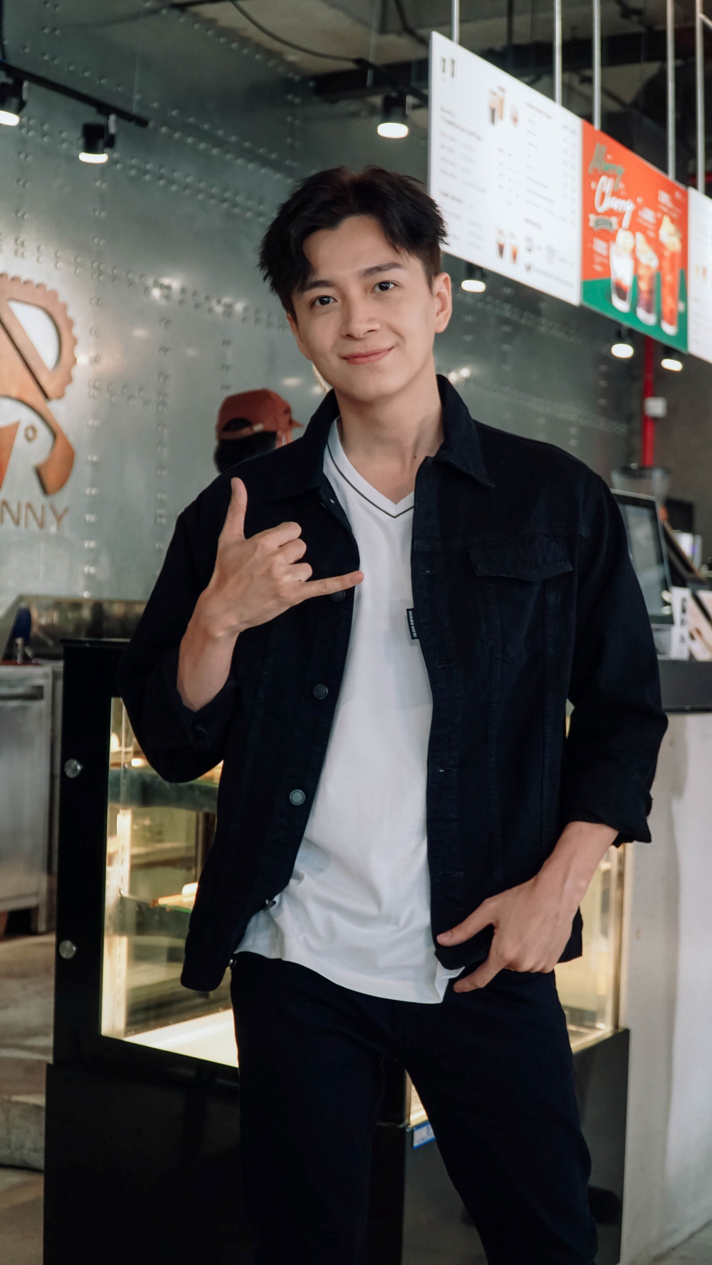 Ngô Kiến Huy tái xuất cực điển trai trong phim mới. Ngô Kiến Huy tái xuất cực điển trai trong phim mới.