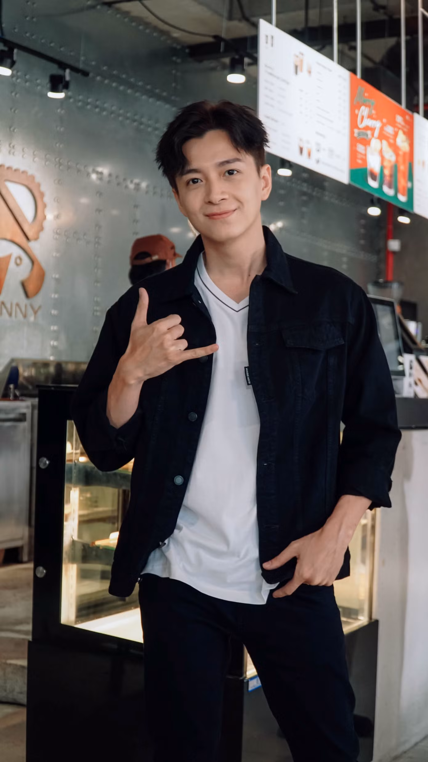 Ngô Kiến Huy tái xuất cực điển trai trong phim mới.