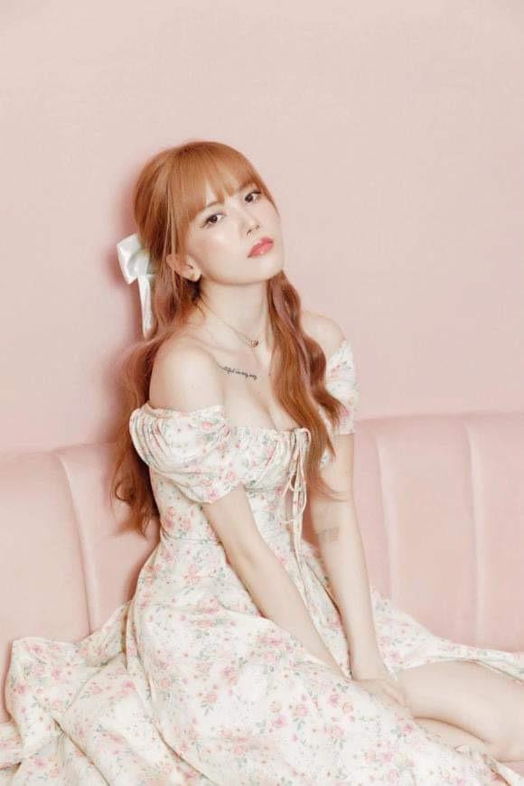 Động thái lạ của Thiều Bảo Trâm khiến dân tình đoán cô nàng sắp ra sản phẩm mới. Động thái lạ của Thiều Bảo Trâm khiến dân tình đoán cô nàng sắp ra sản phẩm mới.