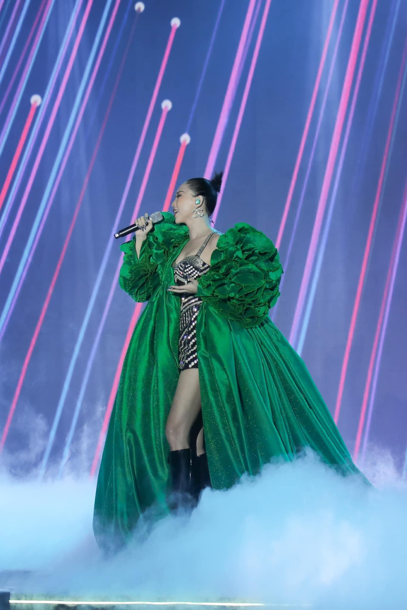 ... hoặc "thần tiên tỷ tỷ" như này.