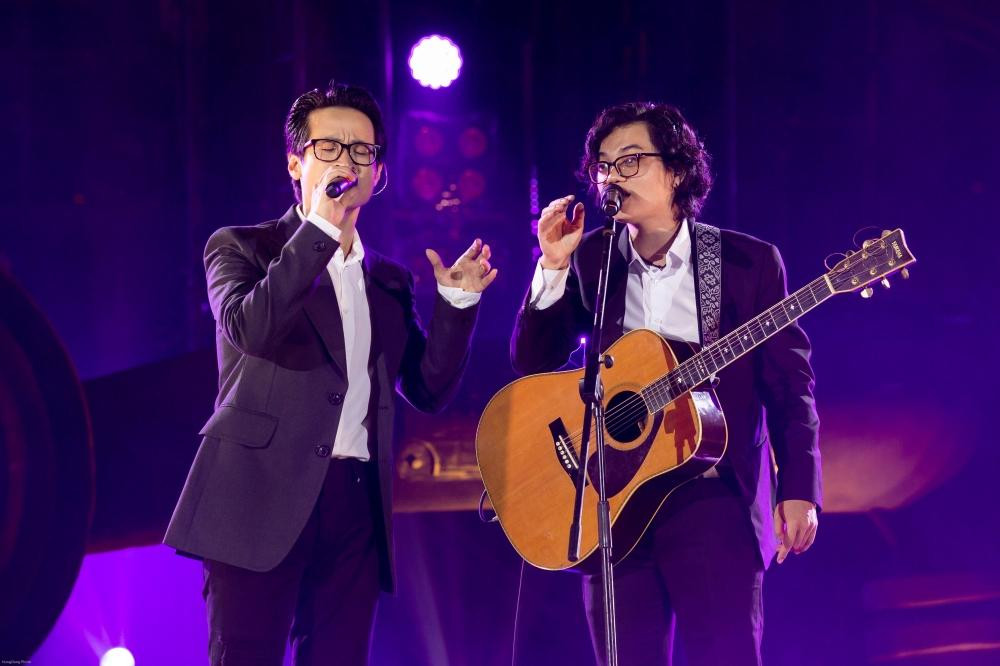 Hà Anh Tuấn và nhóm nhạc Chillies Hà Anh Tuấn và nhóm nhạc Chillies