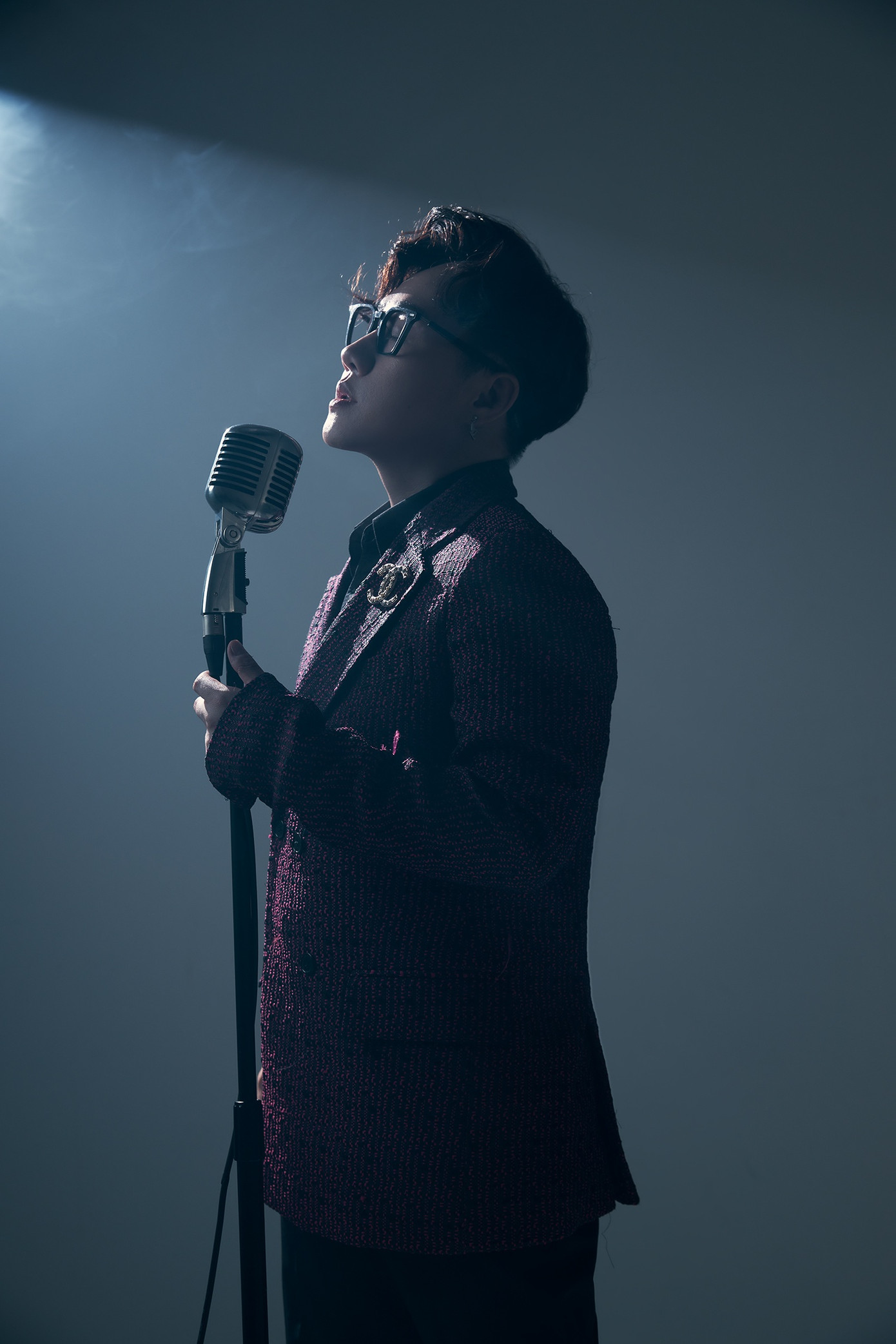 Tuy chỉ xuất hiện trong vài giây với 2 câu hát, Trung Quân đã tạo nên một cái kết có hậu, mang đến màu sắc tích cực cho tổng thể ca khúc. Tuy chỉ xuất hiện trong vài giây với 2 câu hát, Trung Quân đã tạo nên một cái kết có hậu, mang đến màu sắc tích cực cho tổng thể ca khúc.