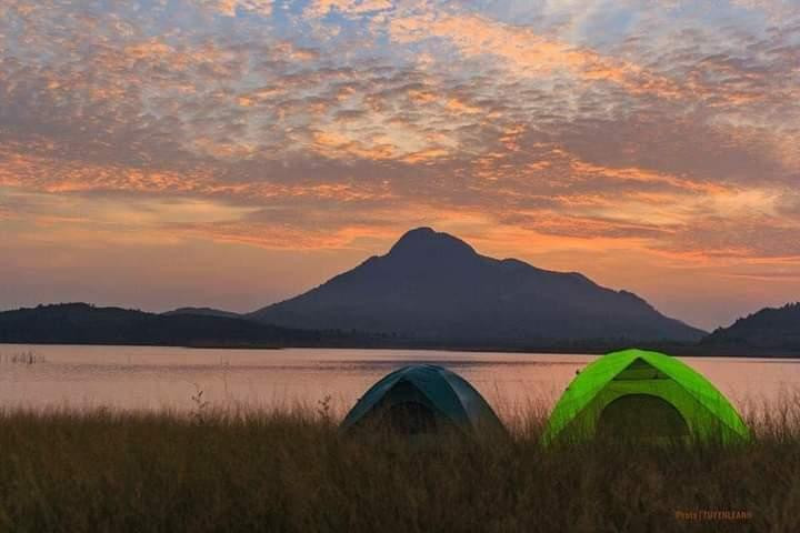 Đón ánh hoàng hôn tại hồ thủy điện Rào Quán - Ảnh: Fanpage Check-in Quảng Trị Đón ánh hoàng hôn tại hồ thủy điện Rào Quán - Ảnh: Fanpage Check-in Quảng Trị