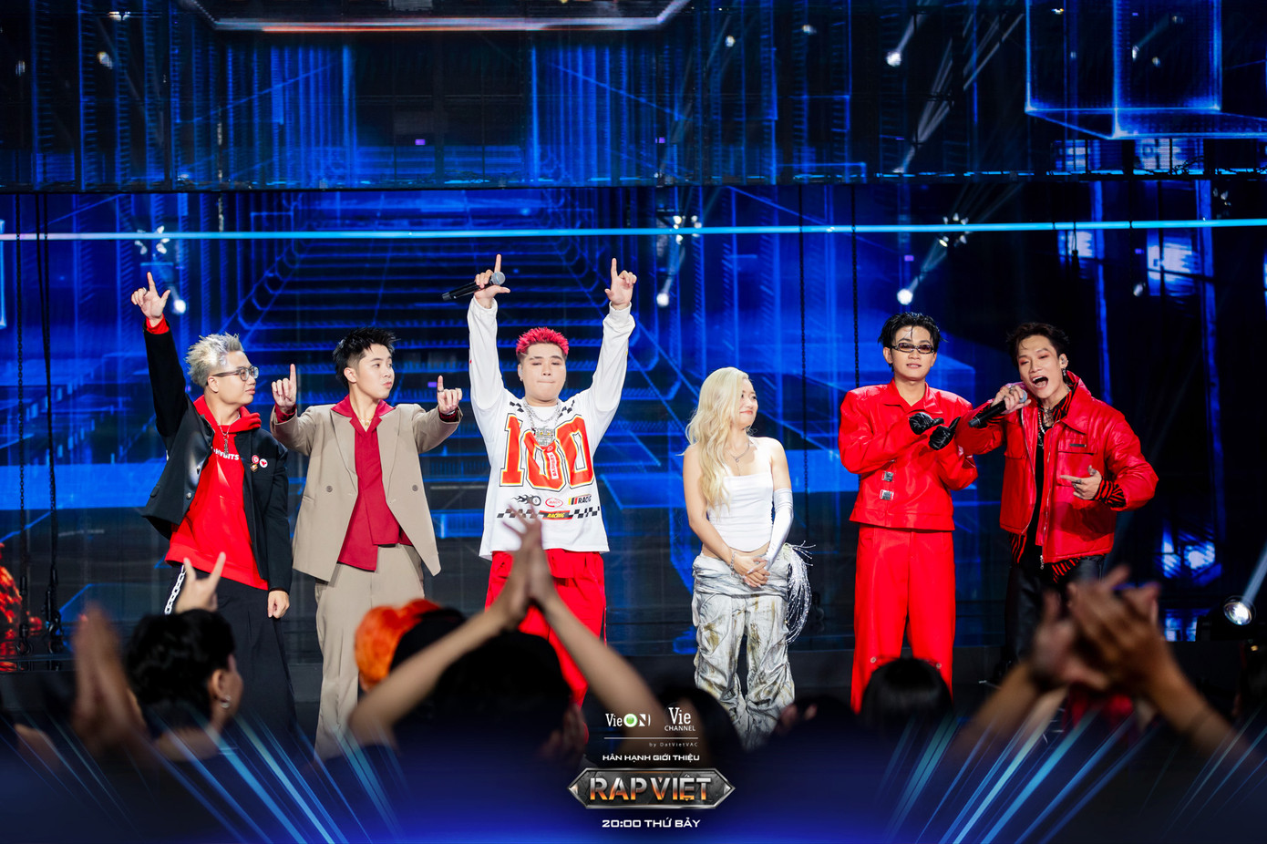 Tại Rap Việt mùa 1 và mùa 2, Karik đều khá "mát tay" khi huấn luyện Á quân (GDucky - mùa 1) và Quán quân (Seachains - mùa 2). Chính vì thế, đội hình của nam rapper được kỳ vọng sẽ bùng nổ tại mùa 4 năm nay. Tại Rap Việt mùa 1 và mùa 2, Karik đều khá "mát tay" khi huấn luyện Á quân (GDucky - mùa 1) và Quán quân (Seachains - mùa 2). Chính vì thế, đội hình của nam rapper được kỳ vọng sẽ bùng nổ tại mùa 4 năm nay.