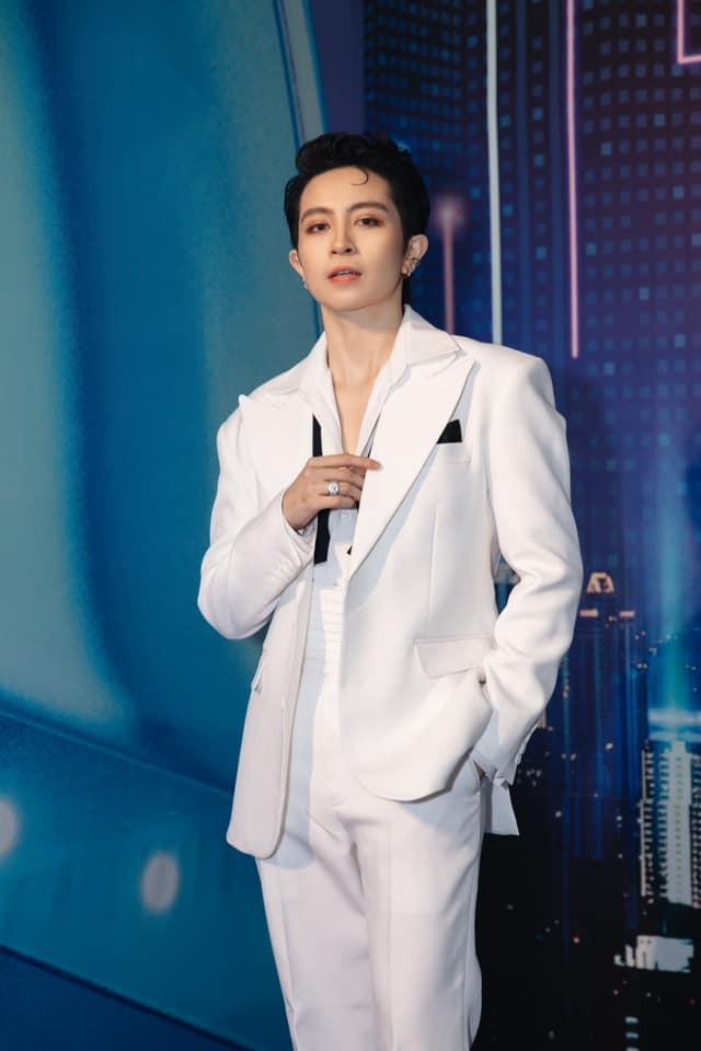 Nguyên nhân cho những chia sẻ của Gil Lê có thể đến từ áp lực khi tham gia The Heroes. Nguyên nhân cho những chia sẻ của Gil Lê có thể đến từ áp lực khi tham gia The Heroes.