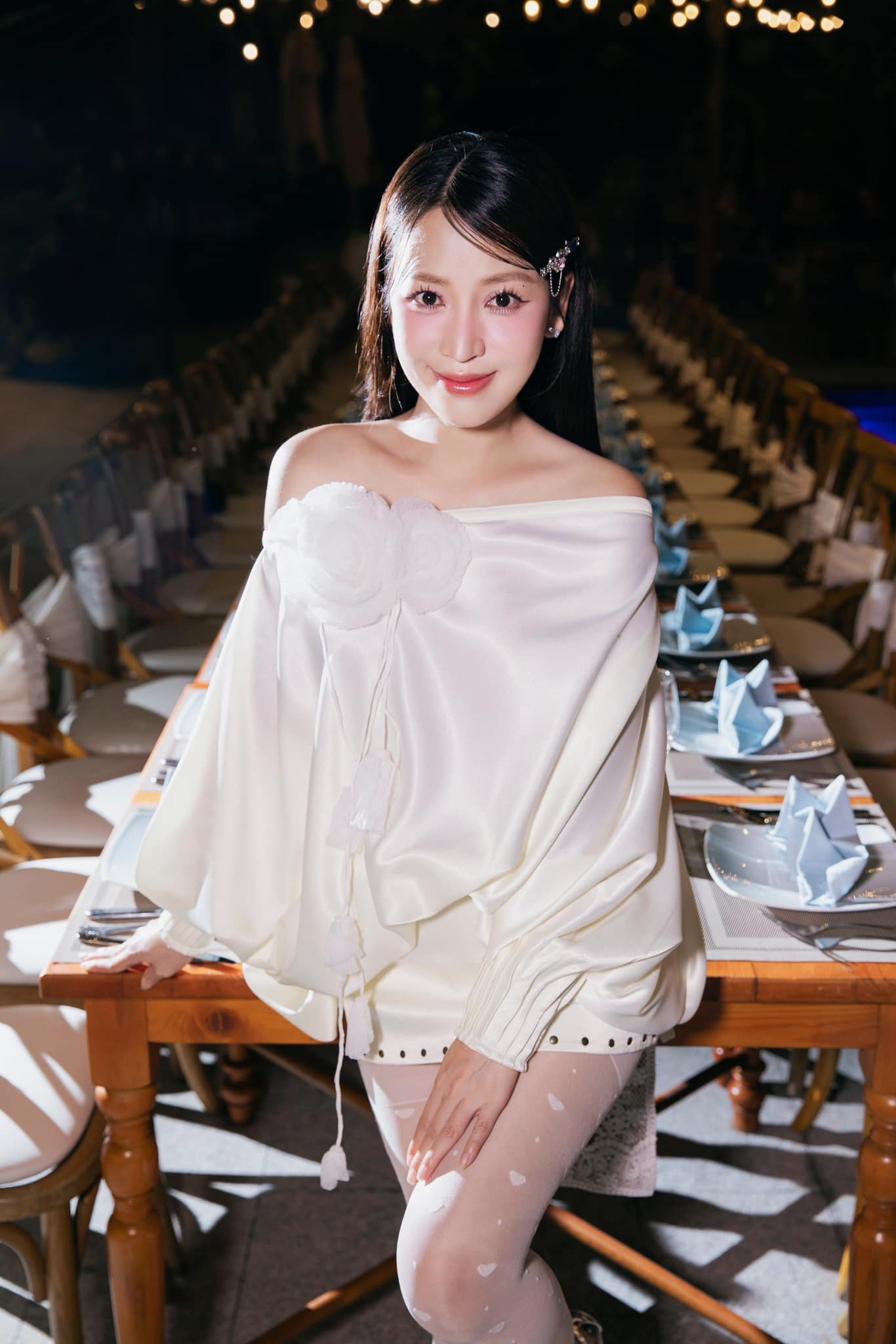 Ngay khi tin vui được công bố, nhiều khán giả đã tinh ý nhận ra "hint" từ buổi sinh nhật của Puka khi nữ diễn viên lựa chọn trang phục rộng rãi, giấu dáng.