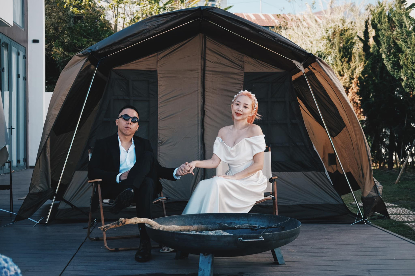 Ảnh kỷ niệm ngày cưới đẹp như cổ tích của Tóc Tiên và Touliver. Ảnh kỷ niệm ngày cưới đẹp như cổ tích của Tóc Tiên và Touliver.