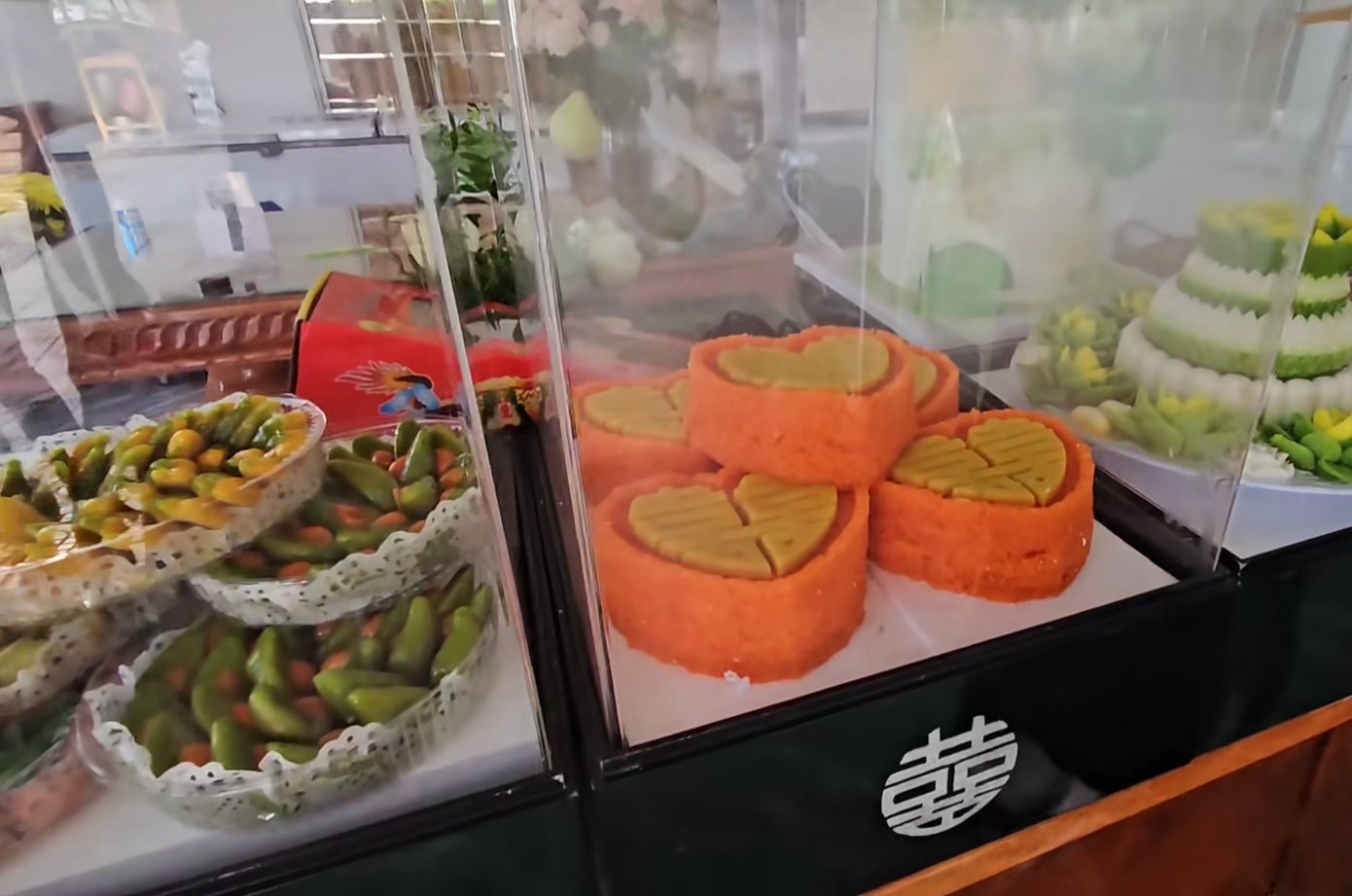 Dù thời gian các buổi lễ khá sát nhau nhưng "rể miền Tây" Gin Tuấn Kiệt vẫn "ghi điểm" khi chuẩn bị đầy đủ, tươm tất. Dù thời gian các buổi lễ khá sát nhau nhưng "rể miền Tây" Gin Tuấn Kiệt vẫn "ghi điểm" khi chuẩn bị đầy đủ, tươm tất.