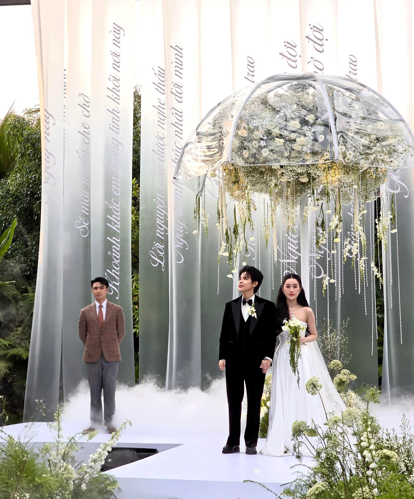 Nguyễn Tùng Dương đảm nhận vai trò chủ trì cho buổi lễ.