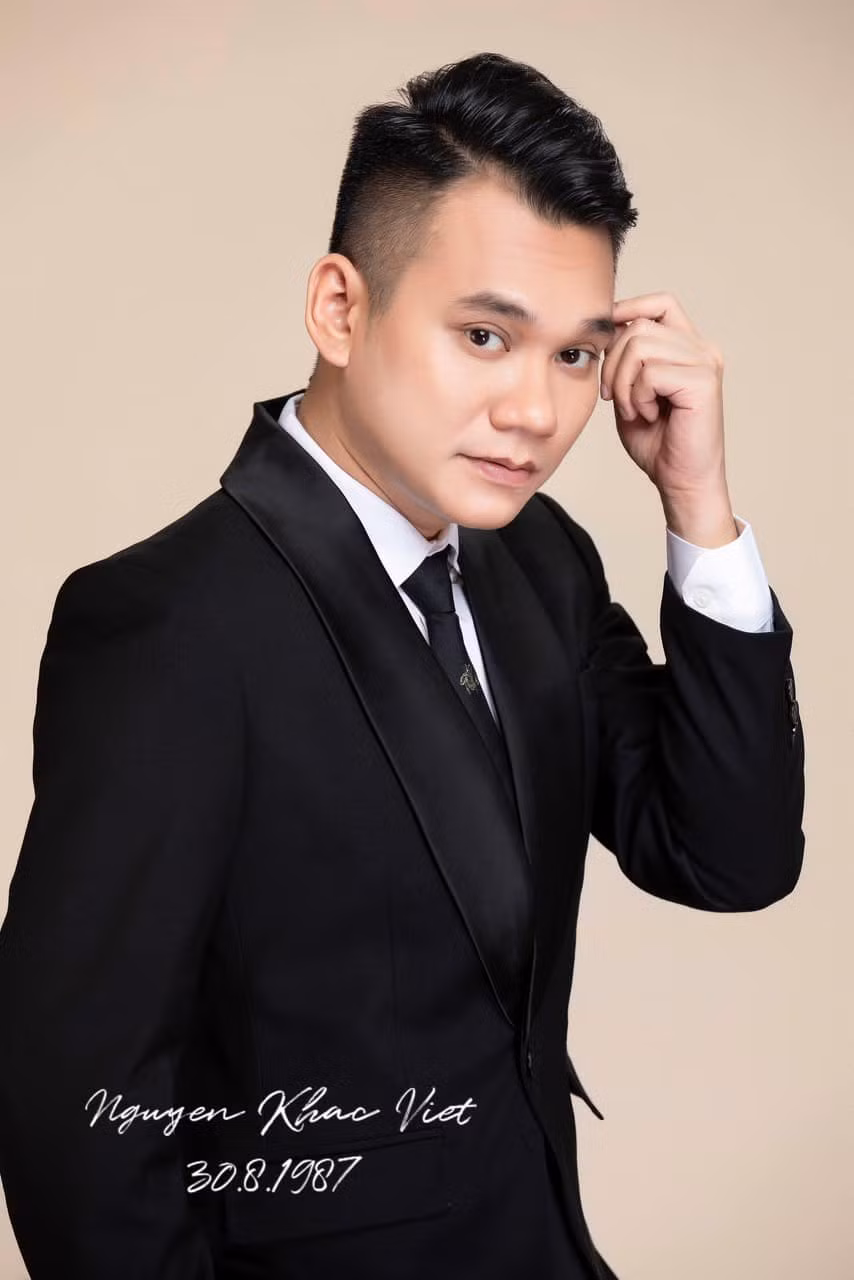 Trong năm qua, nam ca sĩ tái xuất với MV Hiện Đại nhưng hiệu ứng lại không như mong đợi.