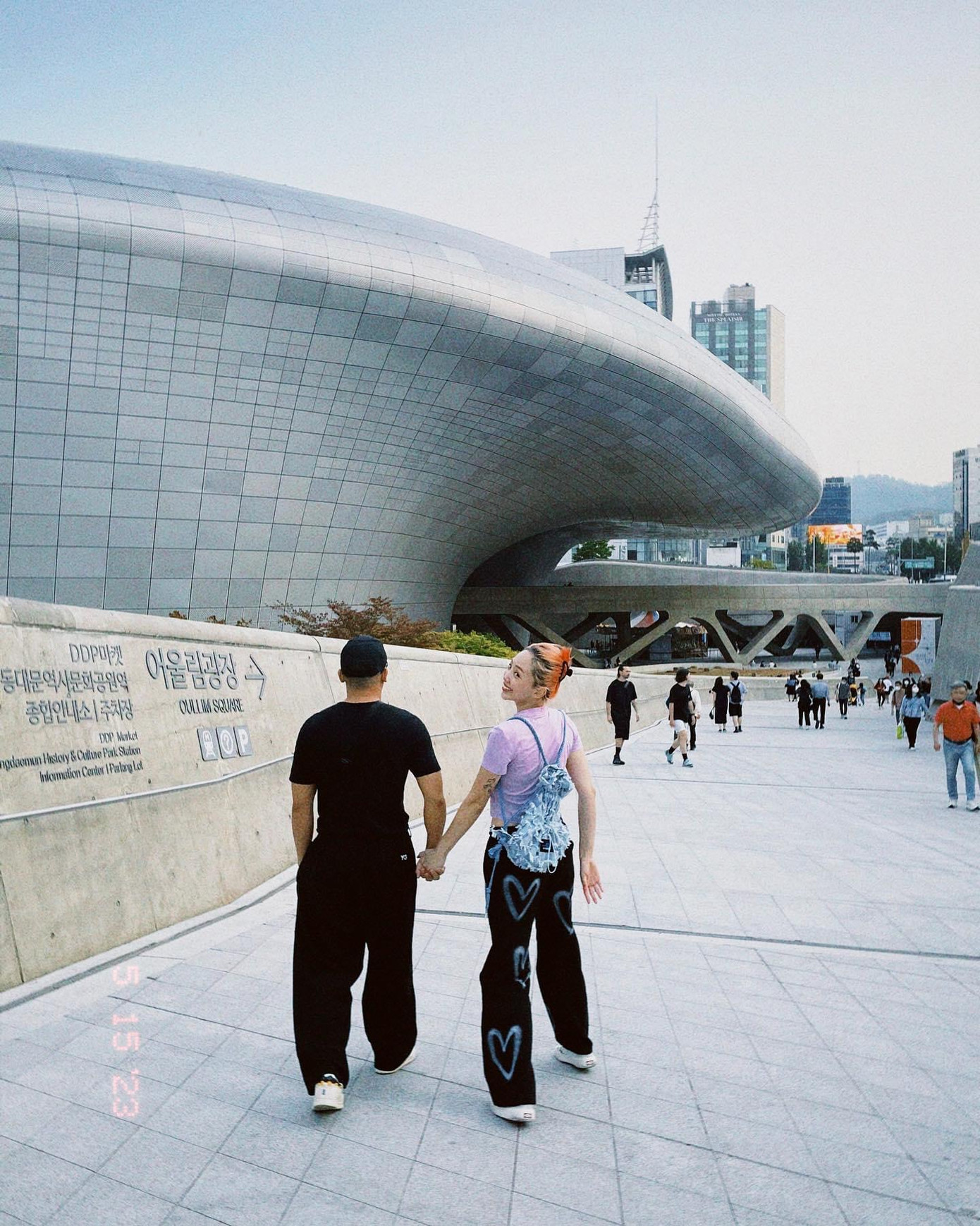 Hình ảnh &quot;tình bể bình&quot; mới nhất của Tóc Tiên - Touliver nhận về lượt tương tác &quot;khủng&quot;.