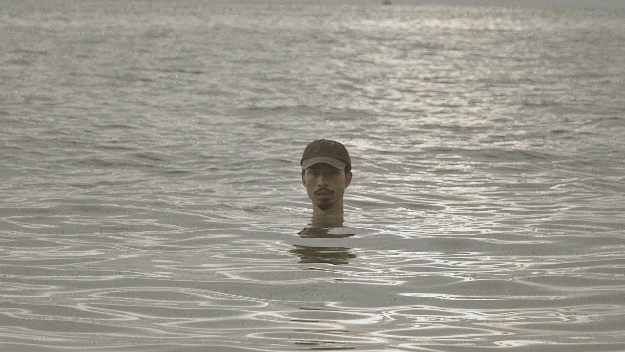 Đen Vâu cũng là nhân vật được khán giả liên tục gọi tên khi hình ảnh trong MV "Hai Triệu Năm" trông "quen quen". Đen Vâu cũng là nhân vật được khán giả liên tục gọi tên khi hình ảnh trong MV "Hai Triệu Năm" trông "quen quen".