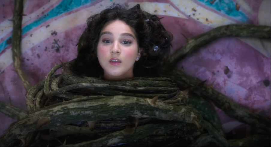 Cô con gái của Robert sẽ trở thành một nhân tố đặc biệt trong mạch truyện chính của phim.