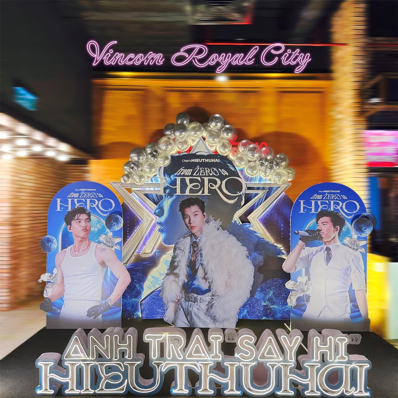 Photobooth HIEUTHUHAI mang đến thông điệp truyền cảm hứng mạnh mẽ, đồng thời cũng thể hiện hành trình của nam rapper: From Zero To Hero. Photobooth HIEUTHUHAI mang đến thông điệp truyền cảm hứng mạnh mẽ, đồng thời cũng thể hiện hành trình của nam rapper: From Zero To Hero.