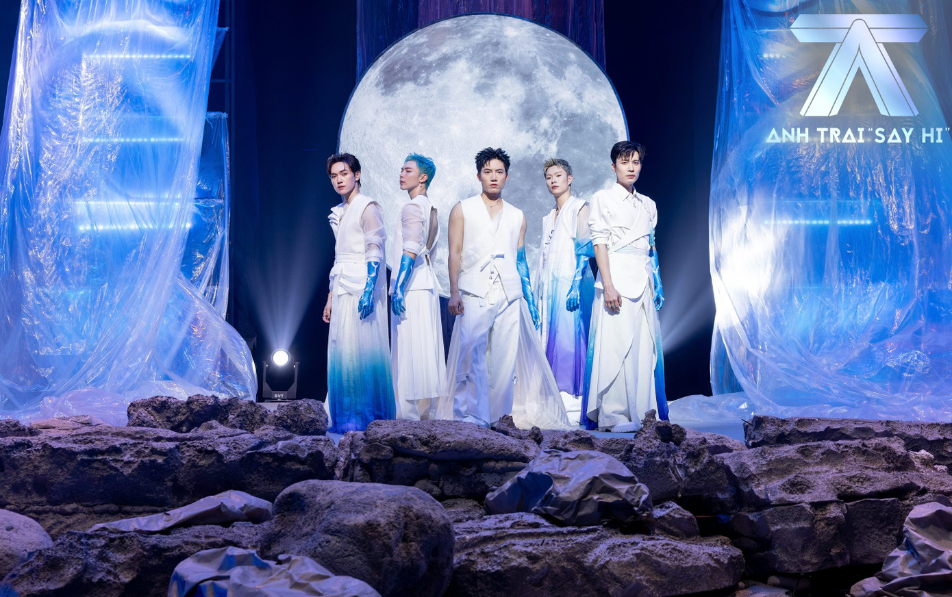 Trước những ồn ào xoay quanh tập 2, các "anh trai" đều không có phản hồi chính thức. Trước những ồn ào xoay quanh tập 2, các "anh trai" đều không có phản hồi chính thức.