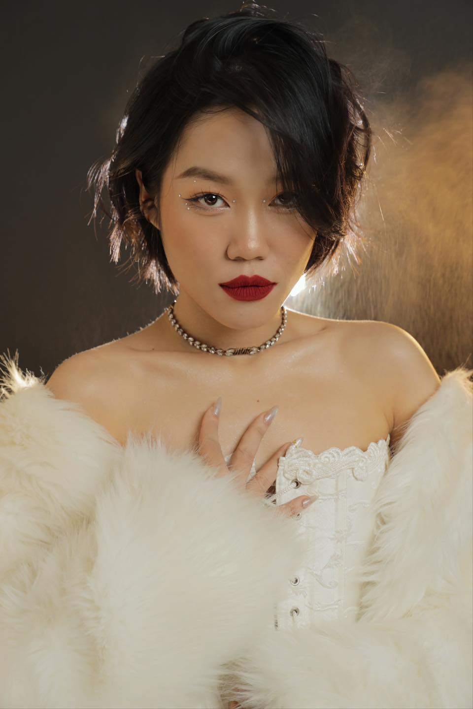 Hình ảnh sắc sảo, trưởng thành của Lê Thụy được cư dân mạng tích cực "thả like". Hình ảnh sắc sảo, trưởng thành của Lê Thụy được cư dân mạng tích cực "thả like".