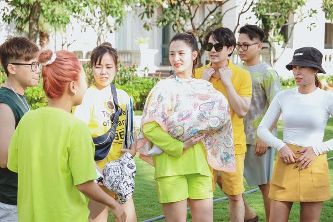 Từ lúc chỉ mới vài tháng tuổi, Winnie đã được cùng bố mẹ đi nhiều nơi.