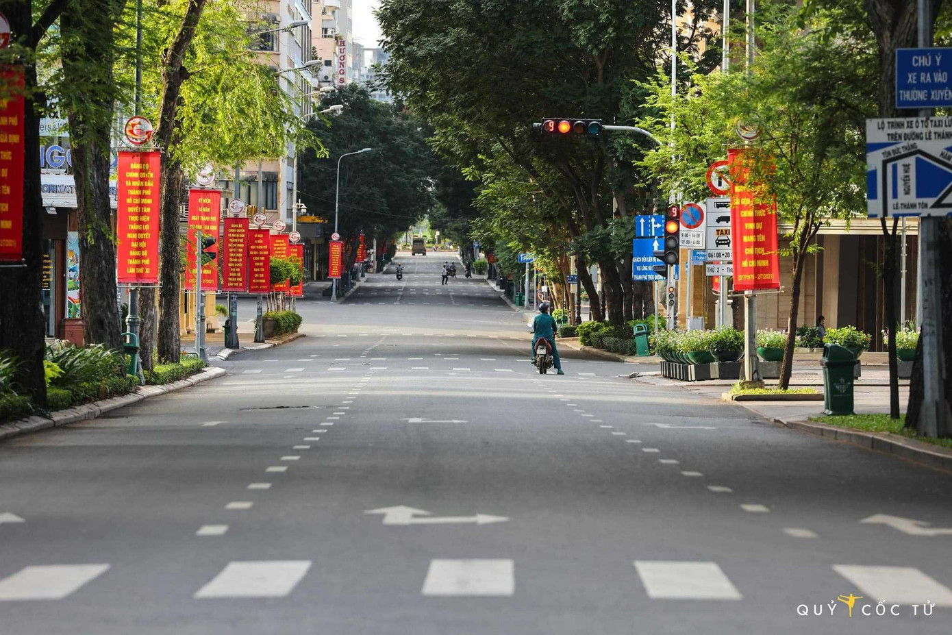 Thực hiện giãn cách xã hội, đường phố Sài Gòn vắng lặng như tờ. Ảnh: Ngô Trần Hải An Thực hiện giãn cách xã hội, đường phố Sài Gòn vắng lặng như tờ. Ảnh: Ngô Trần Hải An