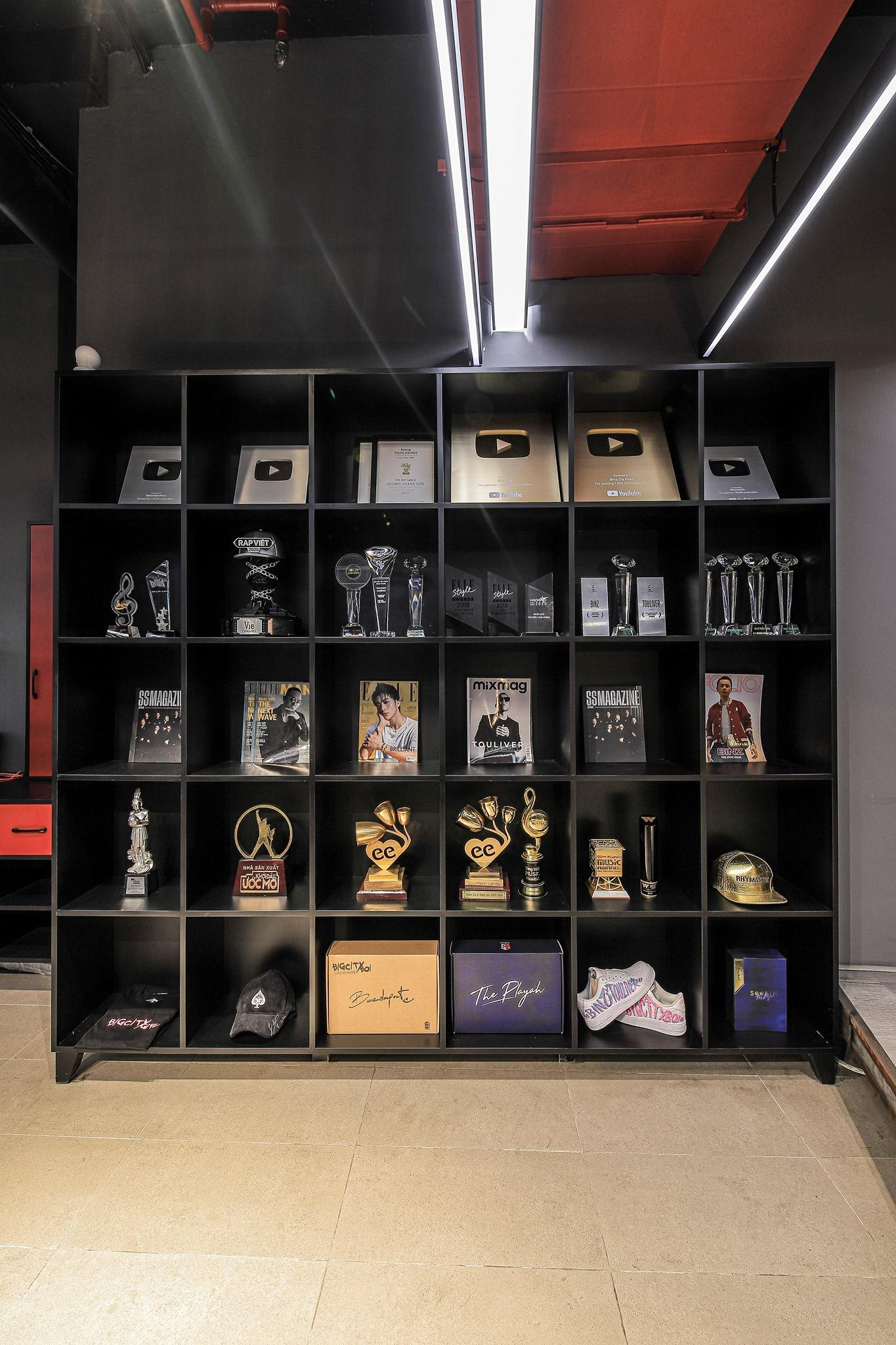 Bộ sưu tập giải thưởng đáng ngưỡng mộ của các thành viên nhà SpaceSpeakers.