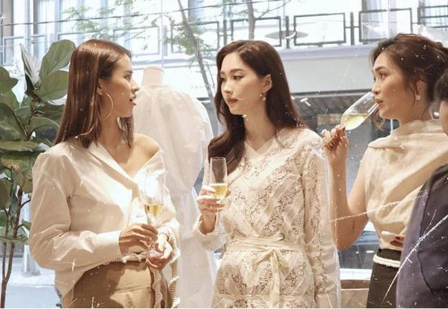 Nàng hậu xinh đẹp nổi bật với gương mặt “không góc chết”.