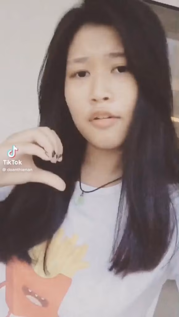 Những khoảnh khắc thời "trẻ trâu" của Thiên Ân đang được người hâm mộ truyền tay nhau.