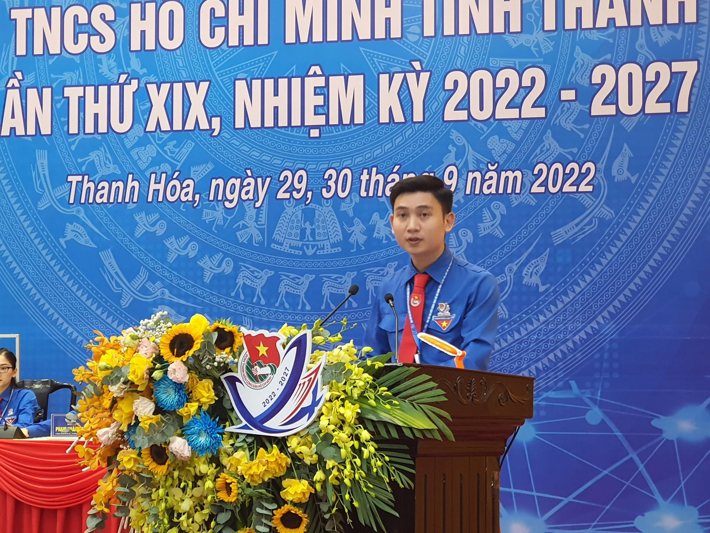 Anh Trần Tiến Hưng phát biểu tham luận tại Đại hội Anh Trần Tiến Hưng phát biểu tham luận tại Đại hội