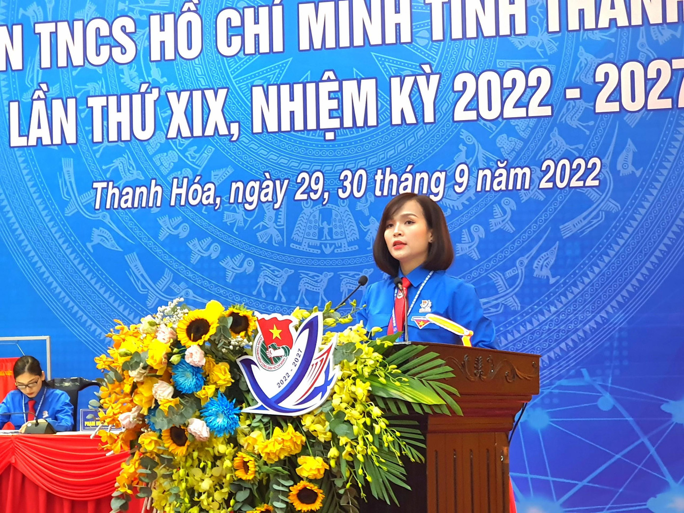 Chị Nguyễn Thị Bích Phương phát biểu tham luận tại Đại hội Chị Nguyễn Thị Bích Phương phát biểu tham luận tại Đại hội