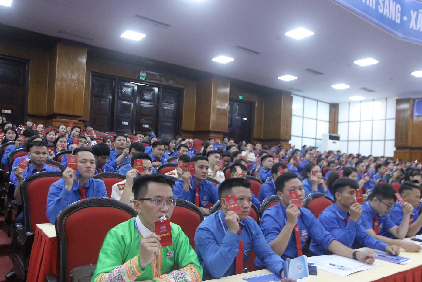 Các đại biểu tham gia biểu quyết bầu Ban Chấp hành Tỉnh Đoàn Thanh Hoá khoá XIX. Các đại biểu tham gia biểu quyết bầu Ban Chấp hành Tỉnh Đoàn Thanh Hoá khoá XIX.