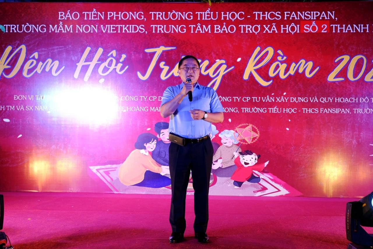 Nhà báo Lê Xuân Sơn, Tổng Biên tập Báo Tiền Phong phát biểu tại chương trình.