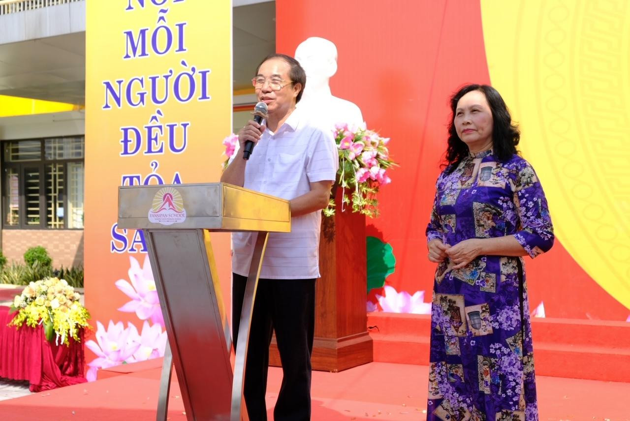 Thầy Tào Ngọc Thanh, nguyên Hiệu trưởng nhà trường phát biểu.