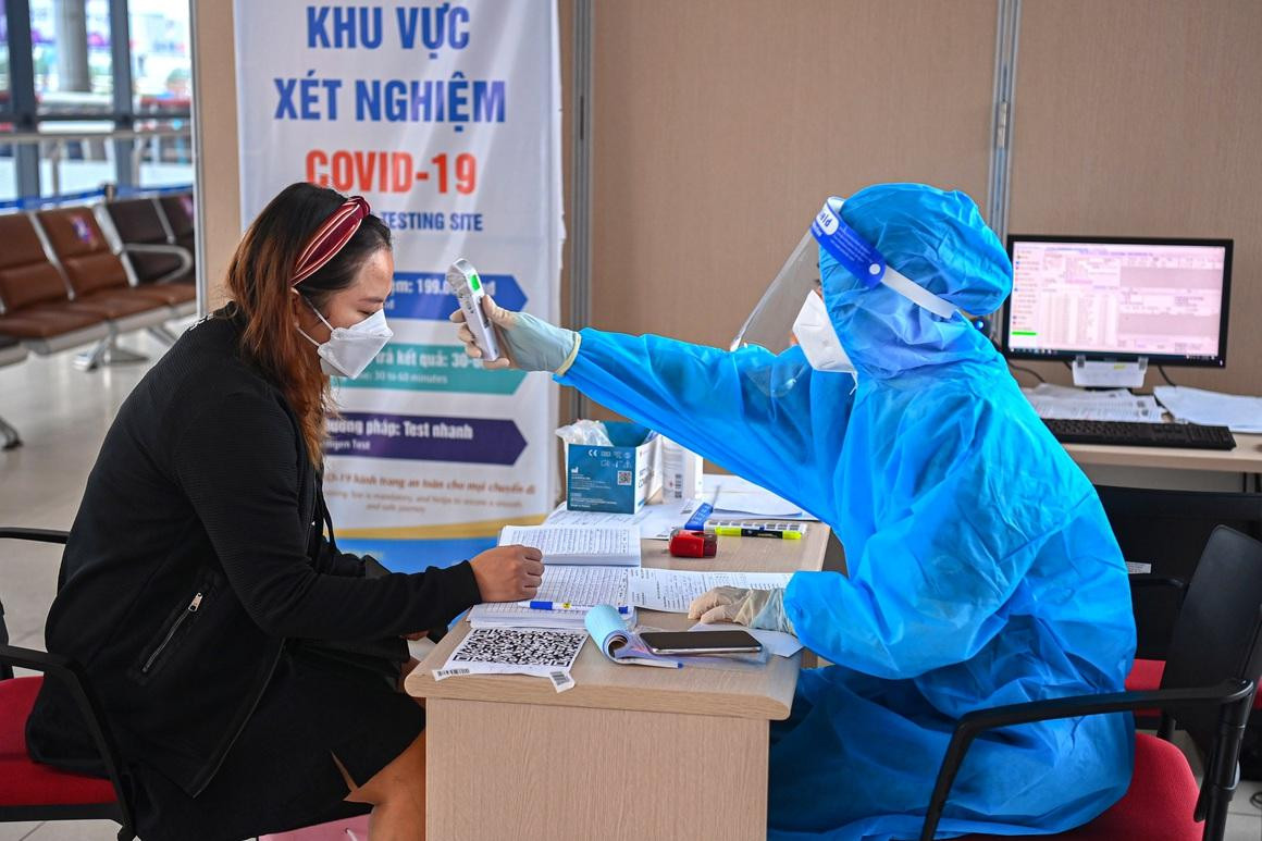 Để có thể tham gia chuyến bay, hành khách phải đáp ứng đủ các yêu cầu về an toàn dịch như phải tiêm đủ 2 liều vắc xin, thực hiện đầy đủ việc khai báo y tế, kiểm tra thân nhiệt, các xét nghiệm SARS-CoV-2 bằng phương pháp RT-PCR hoặc xét nghiệm nhanh kháng nguyên âm tính trong vòng 72 giờ trước khi lên máy bay.