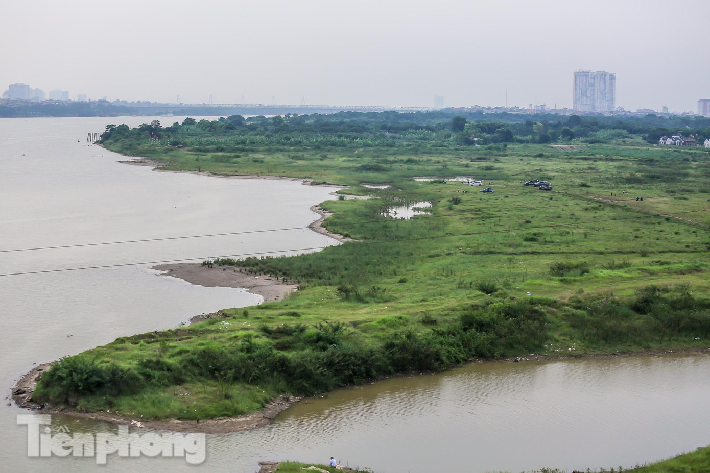 Hình ảnh bãi giữa vắng lặng trong buổi chiều sau khi lập chốt kiểm soát.