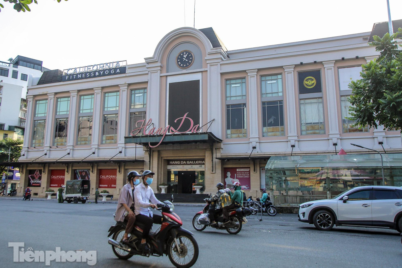 Khu vực chợ Hàng Da (quận Hoàn Kiếm) chỉ có bảo vệ đứng gác.