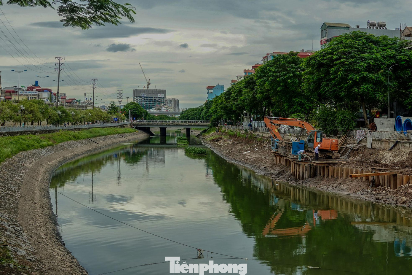 Được biết, sau những trận mưa lớn kéo dài, nước và cá ở Hồ Tây được đổ về sông Tô Lịch. Được biết, sau những trận mưa lớn kéo dài, nước và cá ở Hồ Tây được đổ về sông Tô Lịch.