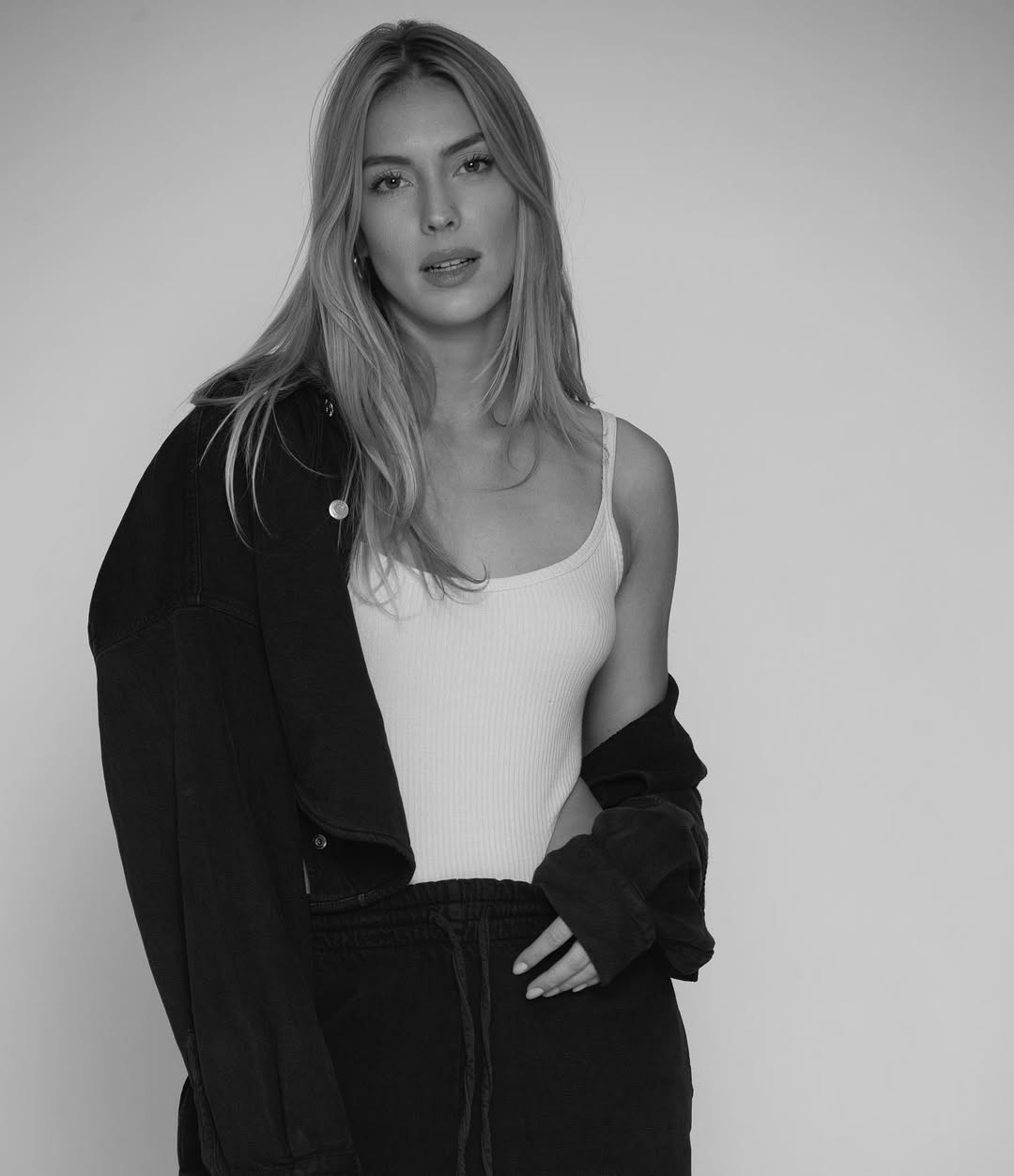 Agathe Cauet có vẻ đẹp cổ điển, thanh lịch đặc trưng của các cô gái Pháp, được nhận xét phù hợp tiêu chí của Miss World.