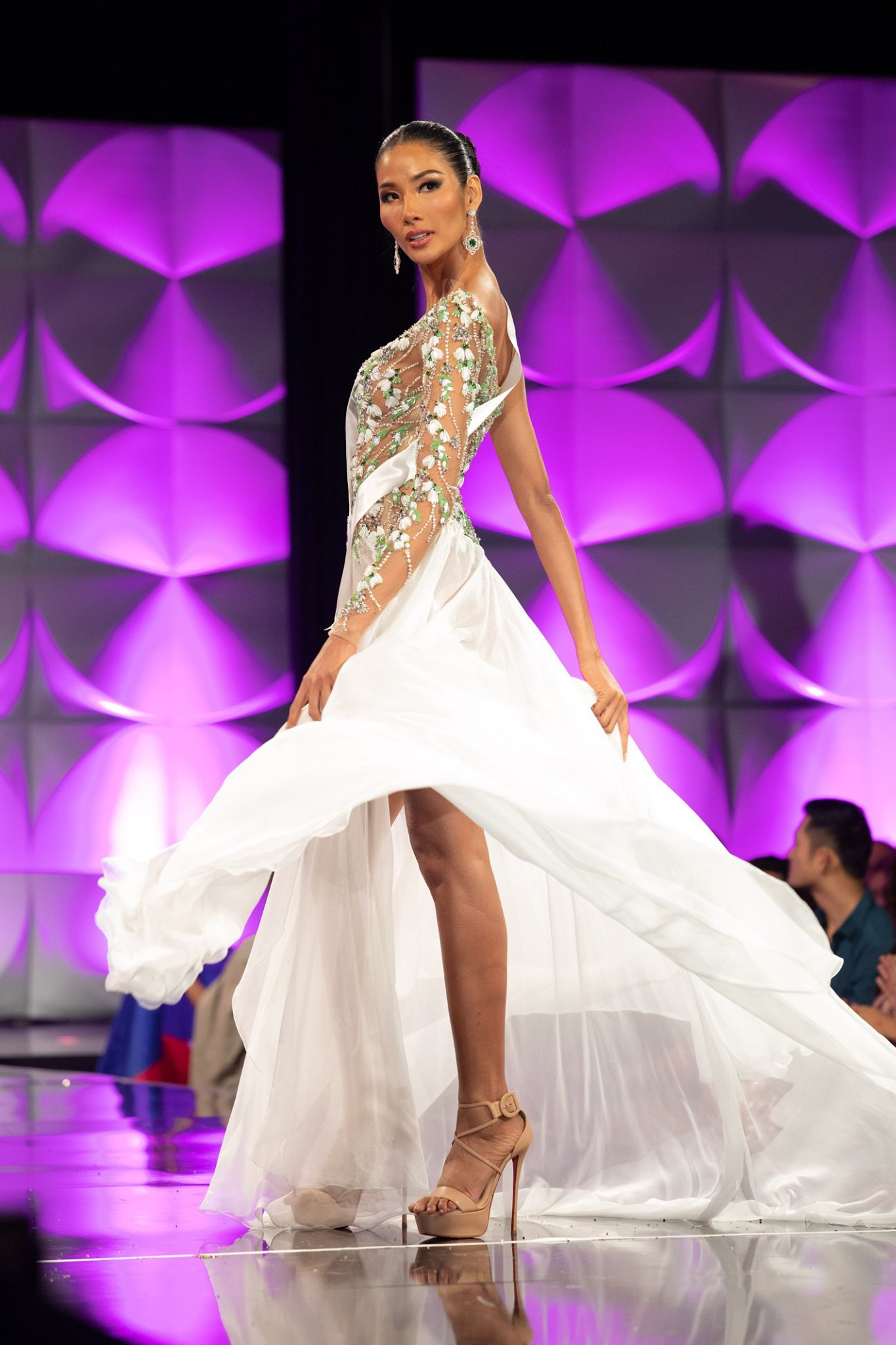 H'Hen Niê, Hoàng Thùy, Phạm Hương, Ngọc Châu... đồng loạt xóa bỏ danh hiệu Miss Universe Vietnam.