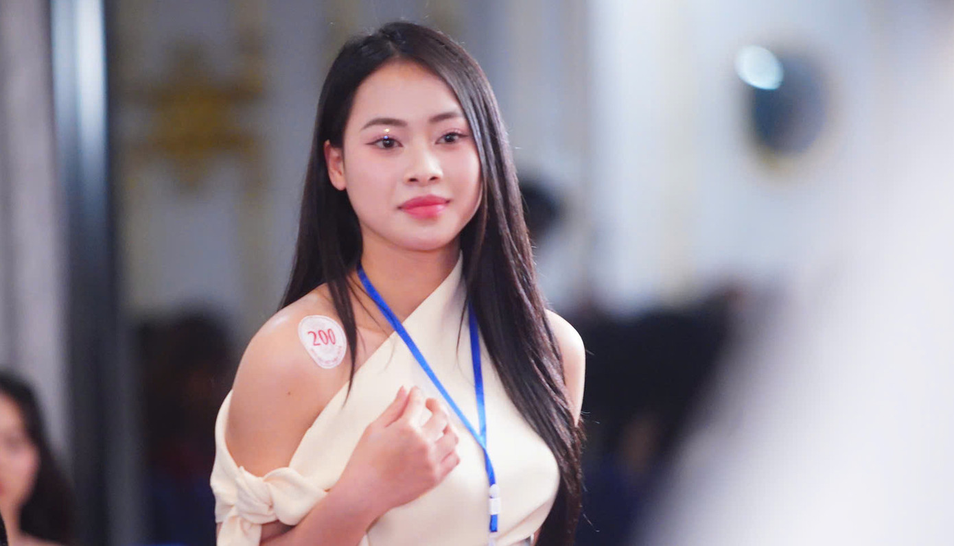 Lê Đoàn Kiều Trinh sinh năm 2005 đến từ Ninh Bình, đang là sinh viên Đại học Kinh tế Quốc dân.