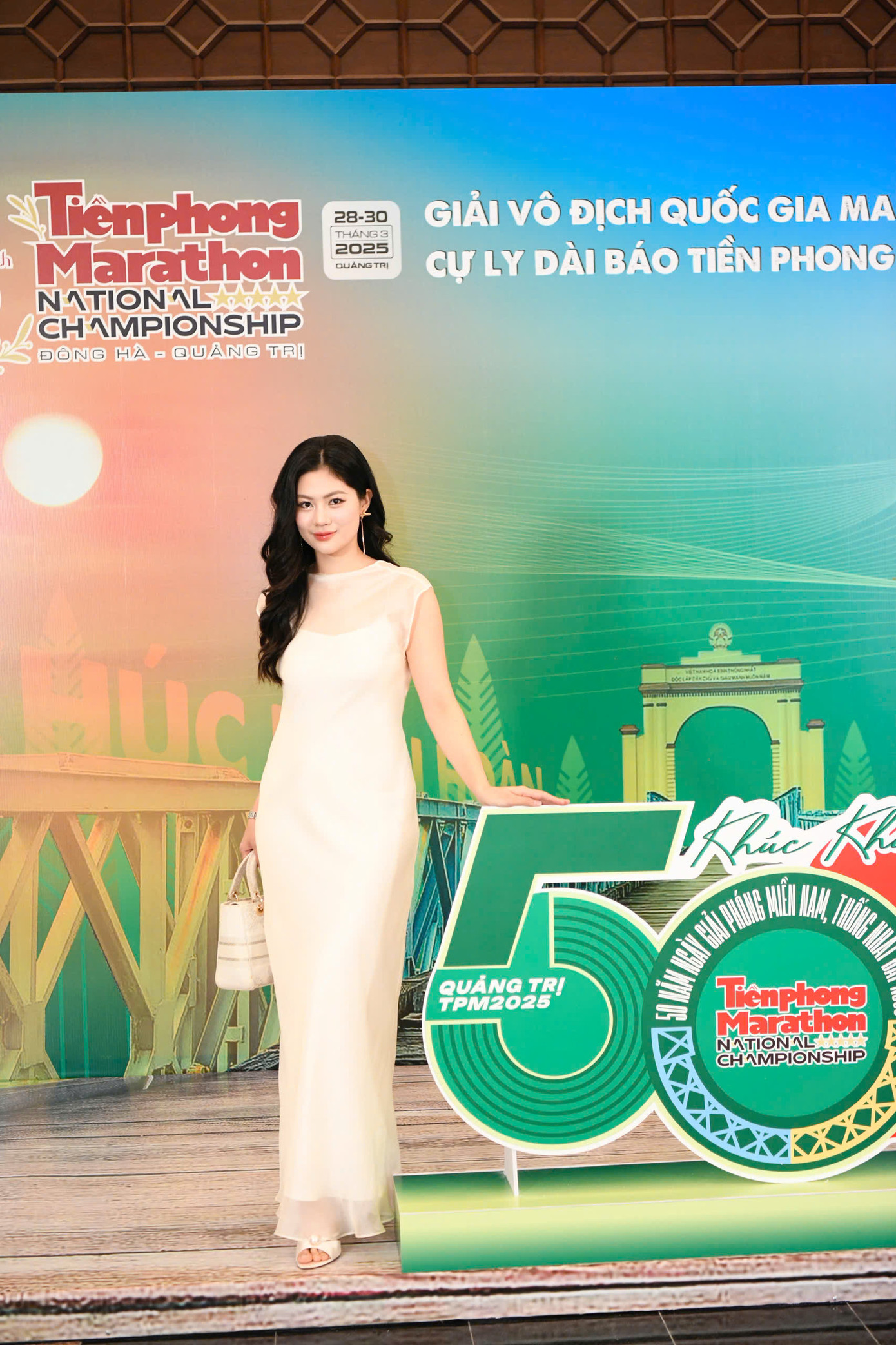 Người đẹp Vũ Hương Giang ấn tượng với quy mô của Giải Vô địch Quốc gia Marathon và cự ly dài báo Tiền Phong lần thứ 66 - năm 2025. Cô chia sẻ sự xúc động khi nghe giới thiệu của ban tổ chức về vùng đất Quảng Trị anh hùng.