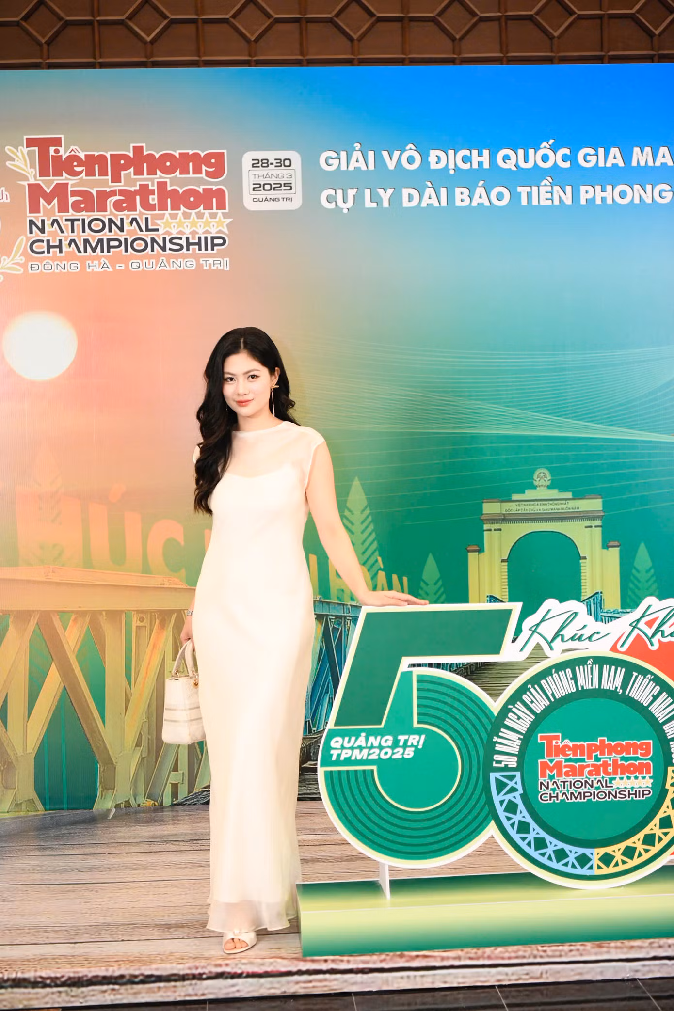 Người đẹp Vũ Hương Giang ấn tượng với quy mô của Giải Vô địch Quốc gia Marathon và cự ly dài báo Tiền Phong lần thứ 66 - năm 2025. Cô chia sẻ sự xúc động khi nghe giới thiệu của ban tổ chức về vùng đất Quảng Trị anh hùng.