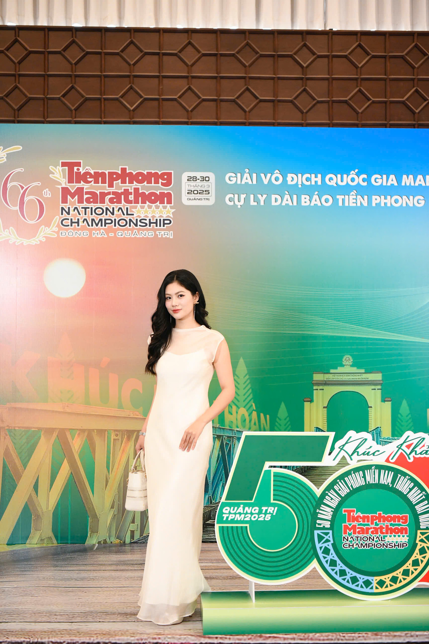 Người đẹp Vũ Hương Giang ấn tượng với quy mô của Giải Vô địch Quốc gia Marathon và cự ly dài báo Tiền Phong lần thứ 66 - năm 2025. Cô chia sẻ sự xúc động khi nghe giới thiệu của ban tổ chức về vùng đất Quảng Trị anh hùng.