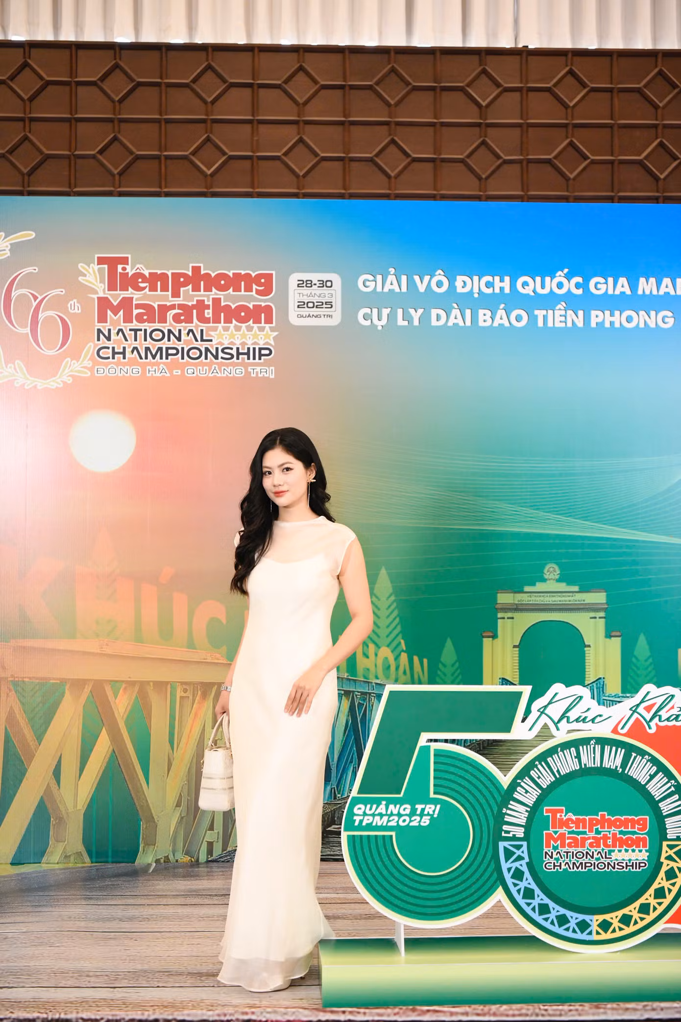 Người đẹp Vũ Hương Giang ấn tượng với quy mô của Giải Vô địch Quốc gia Marathon và cự ly dài báo Tiền Phong lần thứ 66 - năm 2025. Cô chia sẻ sự xúc động khi nghe giới thiệu của ban tổ chức về vùng đất Quảng Trị anh hùng.