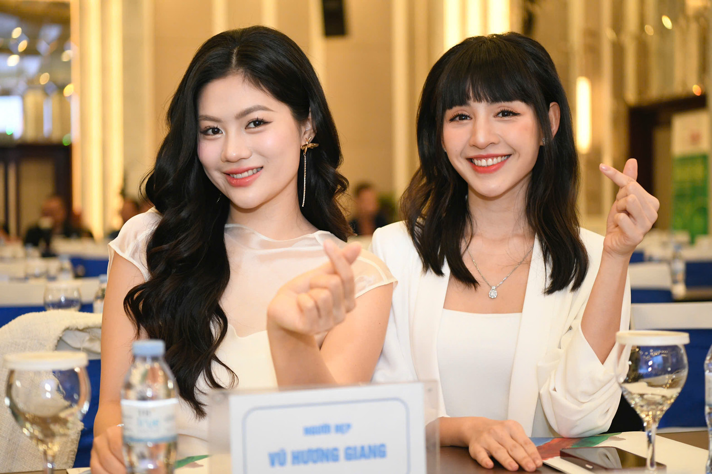 Các người đẹp Nguyễn Ngọc Nữ, Phạm Giáng My, Lê Thanh Tú, Vũ Hương Giang tham dự họp báo Giải Vô địch Quốc gia Marathon và cự ly dài báo Tiền Phong lần thứ 66 - năm 2025 sáng 12/3. Ảnh: Trọng Tài.