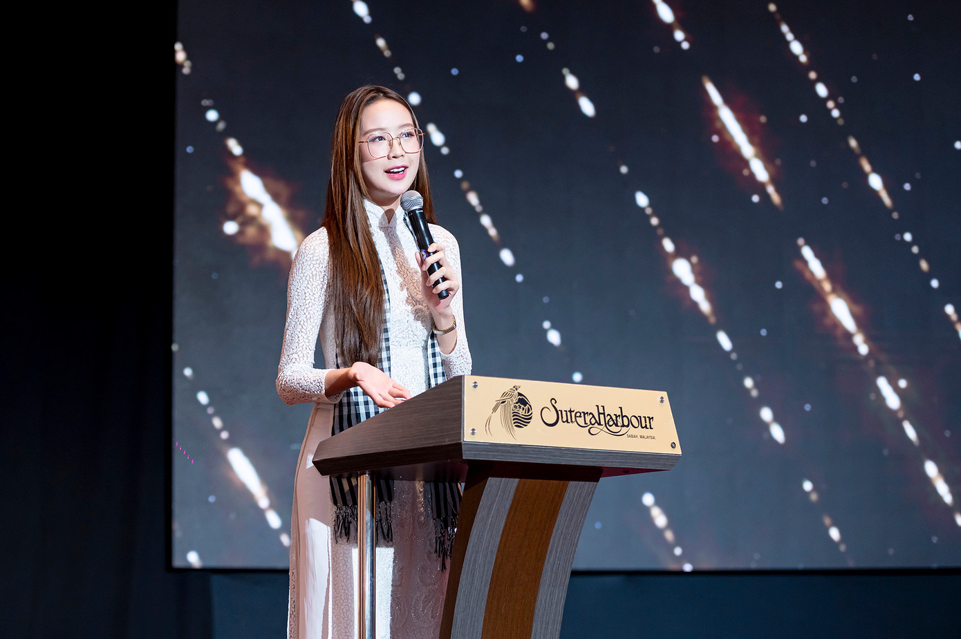 Hoa hậu Thanh Thủy, Bảo Ngọc nhận giải nhân vật có tầm ảnh hưởng nhân đạo châu Á.