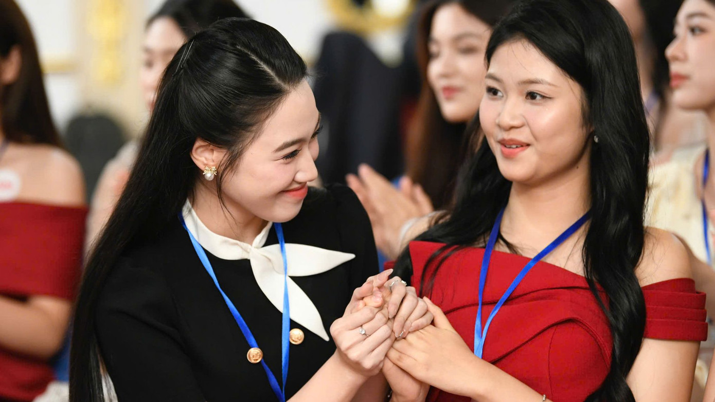 Nhiều thí sinh vỡ òa khi được xướng tên bước tiếp vào vòng trong. Các cô gái chia sẻ cảm xúc vui mừng, hạnh phúc khi nỗ lực đã được đền đáp.