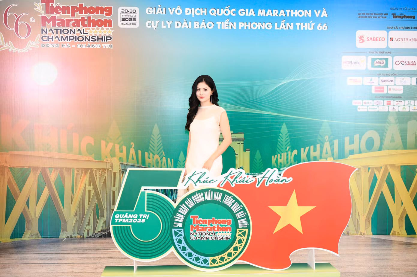 Người đẹp Vũ Hương Giang ấn tượng với quy mô của Giải Vô địch Quốc gia Marathon và cự ly dài báo Tiền Phong lần thứ 66 - năm 2025. Cô chia sẻ sự xúc động khi nghe giới thiệu của ban tổ chức về vùng đất Quảng Trị anh hùng.