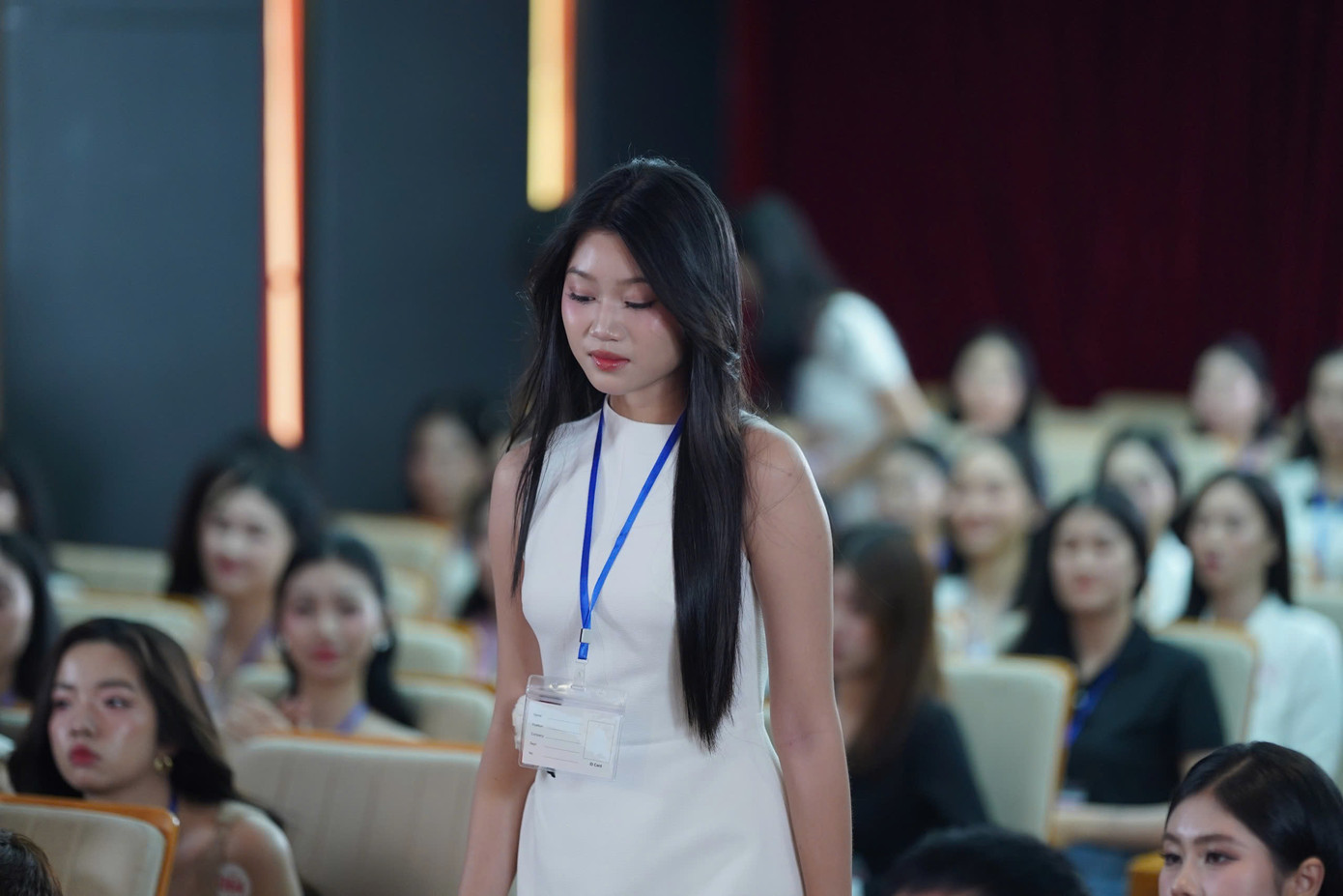 Nhà thơ, nhà báo Hữu Việt, Trưởng ban giám khảo Hoa hậu Việt Nam 2024, chia sẻ sau một ngày làm việc căng thẳng, có thể đánh giá sơ bộ rằng các thí sinh phía Nam thường tạo được ấn tượng mạnh về sự chuyên nghiệp, tự tin, tinh thần tuổi trẻ và năng lượng mà các bạn mang lại cho cuộc thi. Rất nhiều thí sinh tiềm năng đã lộ diện.