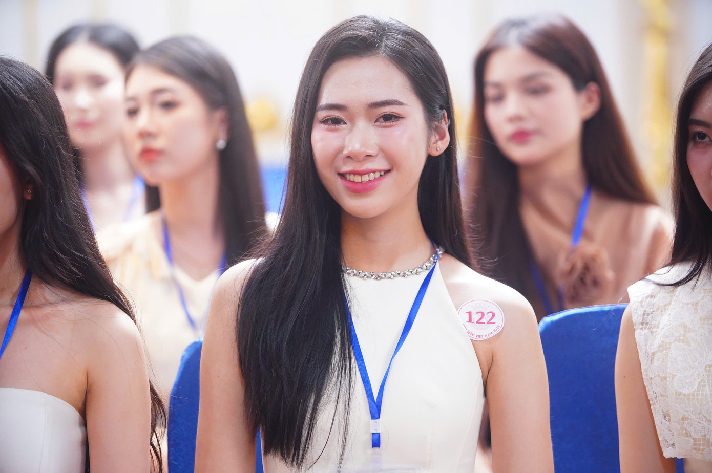 Sau khi công bố kết quả, cùng với 18 gương mặt chọn được từ vòng sơ khảo phía Nam, các thí sinh lọt vào vòng chung khảo được hướng dẫn, thông báo về lịch trình sắp tới.