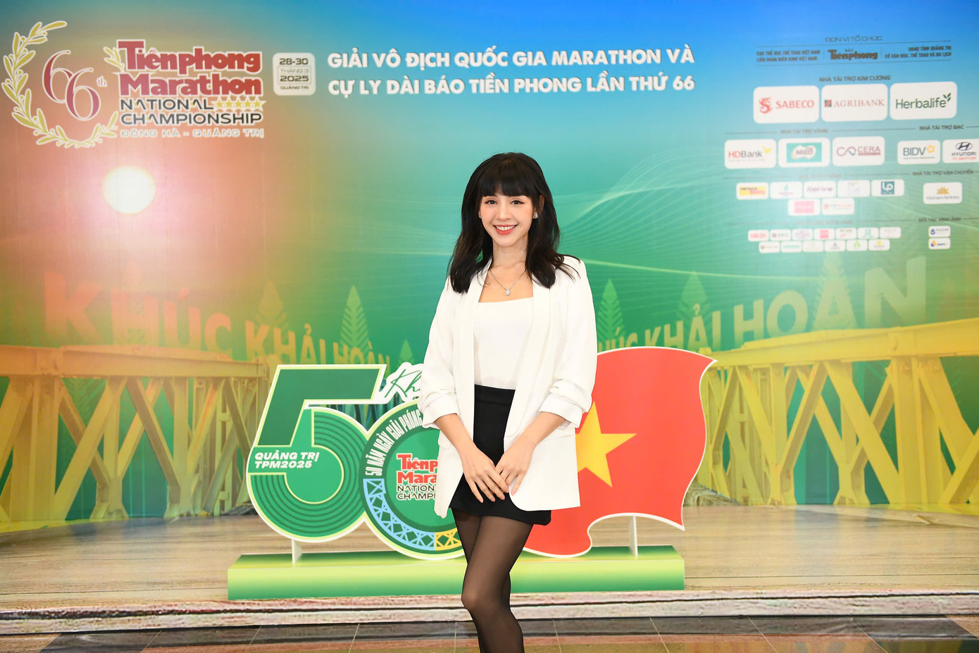 Người đẹp Lê Thanh Tú đồng hành cùng nhiều sự kiện thể thao. Cô được biết đến là người đẹp yêu thích bộ môn golf. Thanh Tú từng đạt giải Miss Golf Vietnam 2022. Người đẹp thường xuyên đồng hành cùng các sự kiện thể thao, xã hội do báo Tiền Phong tổ chức.