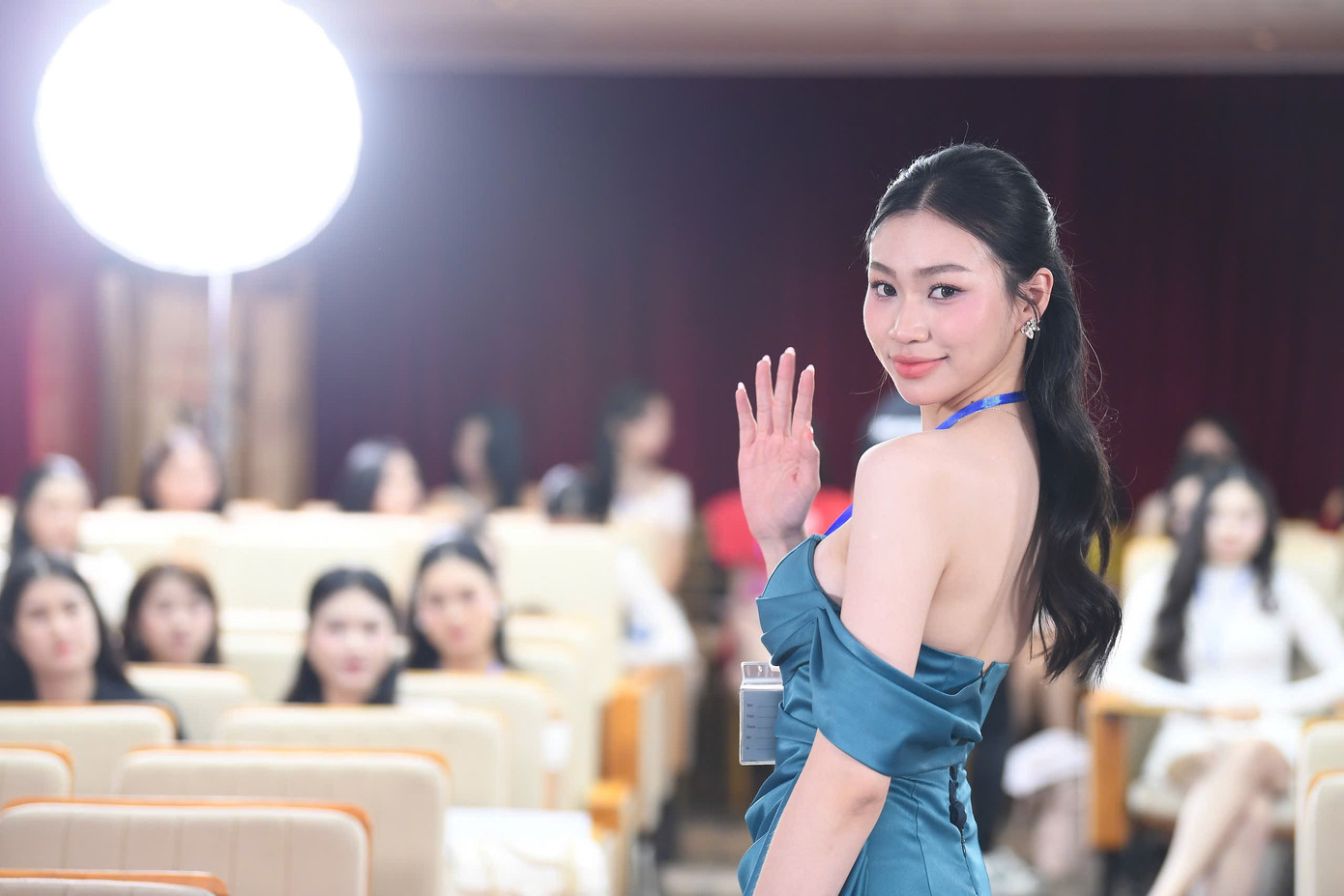 Trần Thị Huyền Cơ là Á khôi cuộc thi Nét đẹp sinh viên ĐH Tài chính Marketing 2023. Huyền Cơ tâm sự cô từng phân vân nhiều vì không biết liệu bản thân có làm được hay không trước quyết định ghi danh tại Hoa hậu Việt Nam 2024. Sau nhiều vòng thi, cô được gọi tên vào vòng chung khảo.