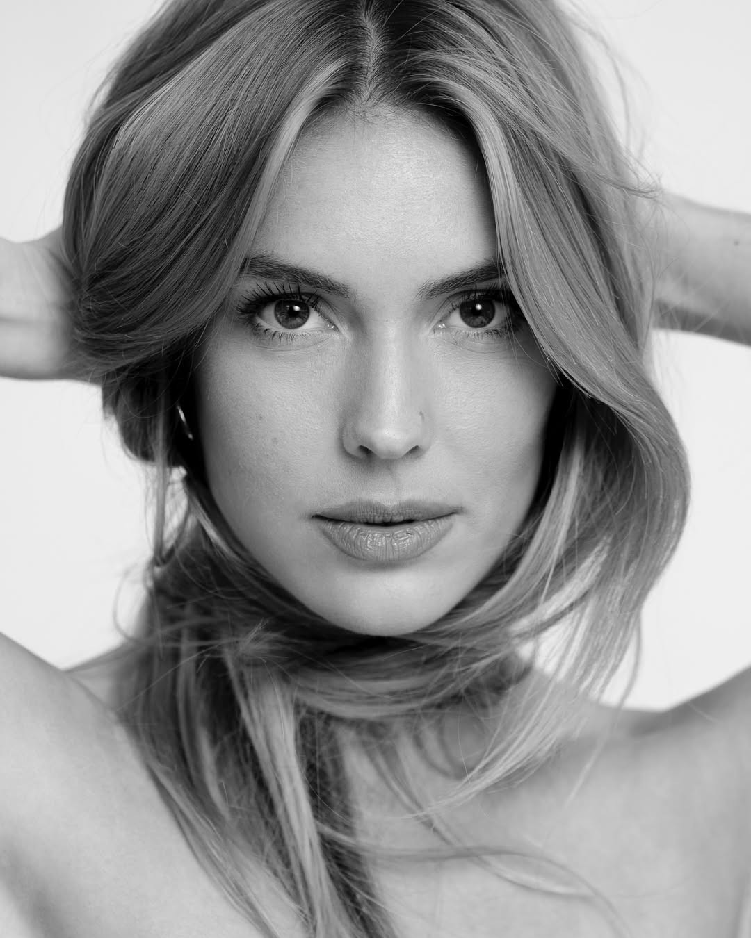 Agathe Cauet sinh năm 1998, đến từ vùng Cambrai - miền Bắc nước Pháp. Cô đăng quang Hoa hậu Nord-Pas-de-Calais 2022. Sau đó, tiếp tham dự Hoa hậu Pháp 2023 và giành danh hiệu á hậu 1.